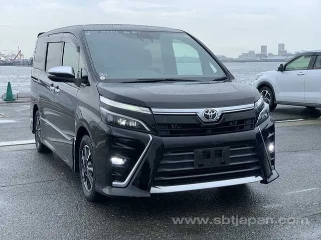 Toyota Voxy Zs
