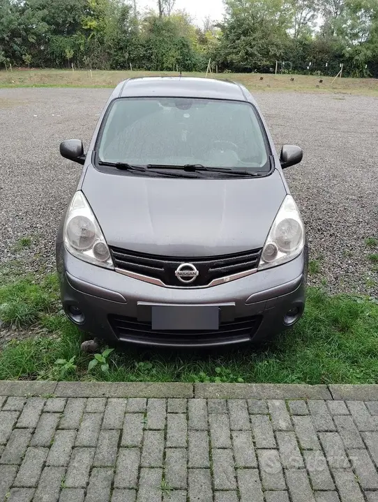 Nissan Note 2012 photo 4