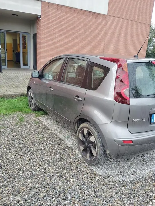 Nissan Note 2012 photo 3