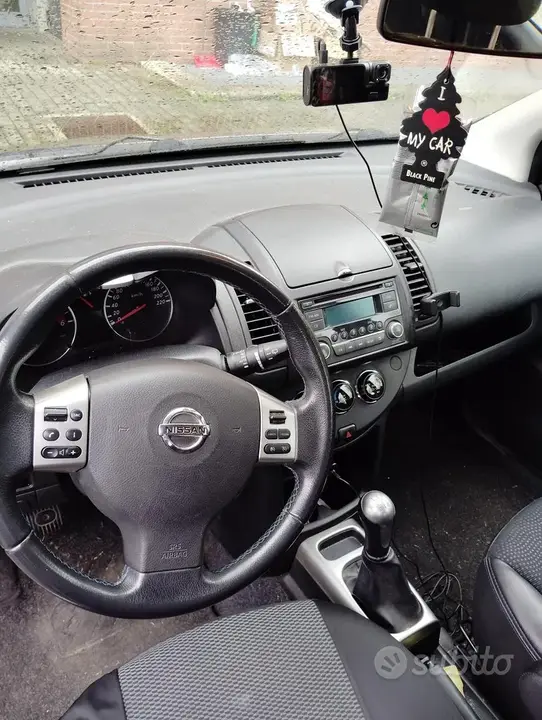 Nissan Note 2012 photo 5
