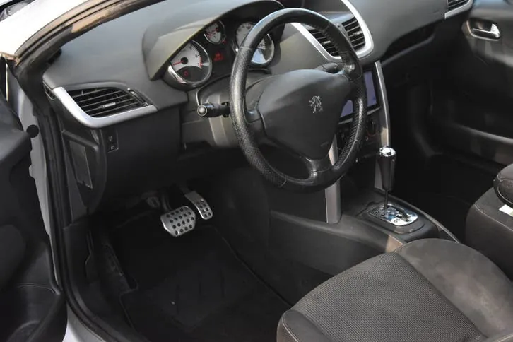 Peugeot 207 2008 photo 3