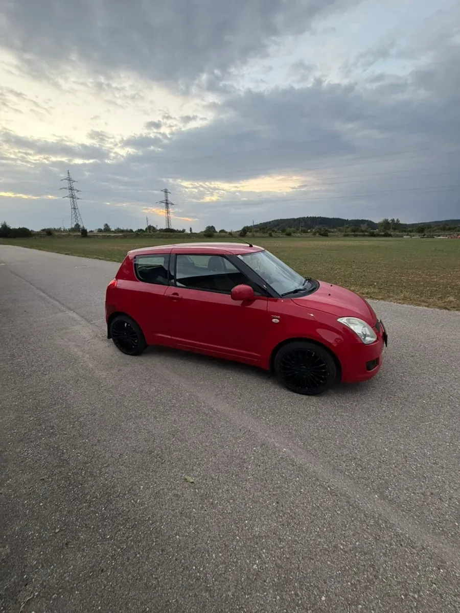Suzuki Swift 2010 photo 2