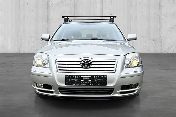 Toyota Avensis 2005 photo 2