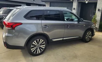 Mitsubishi Outlander 2022 photo 2