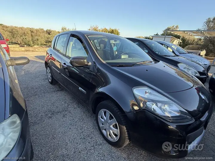Renault Clio photo 3