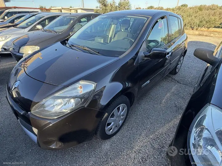 Renault Clio photo 2
