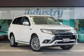 Mitsubishi Outlander 2021 photo 2