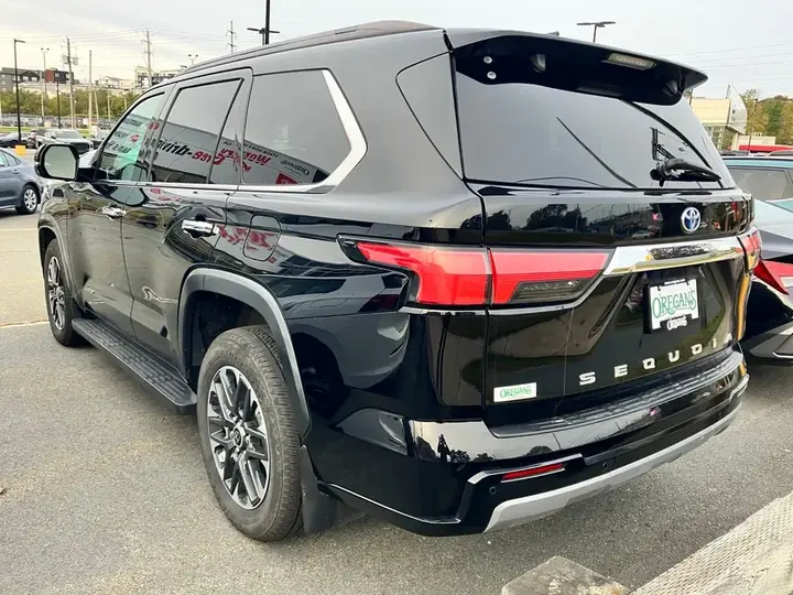 Toyota Sequoia 2023 photo 3