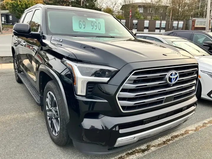 Toyota Sequoia 2023 photo 2