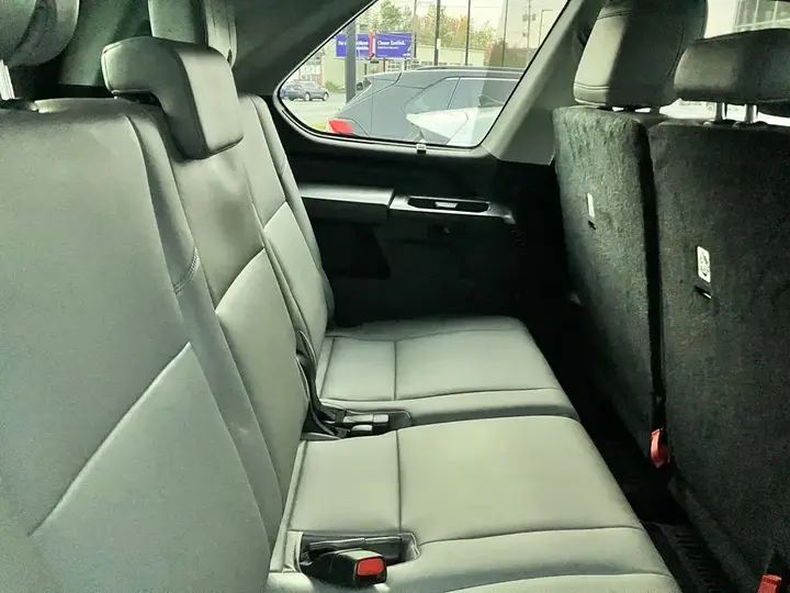 Toyota Sequoia 2023 photo 5