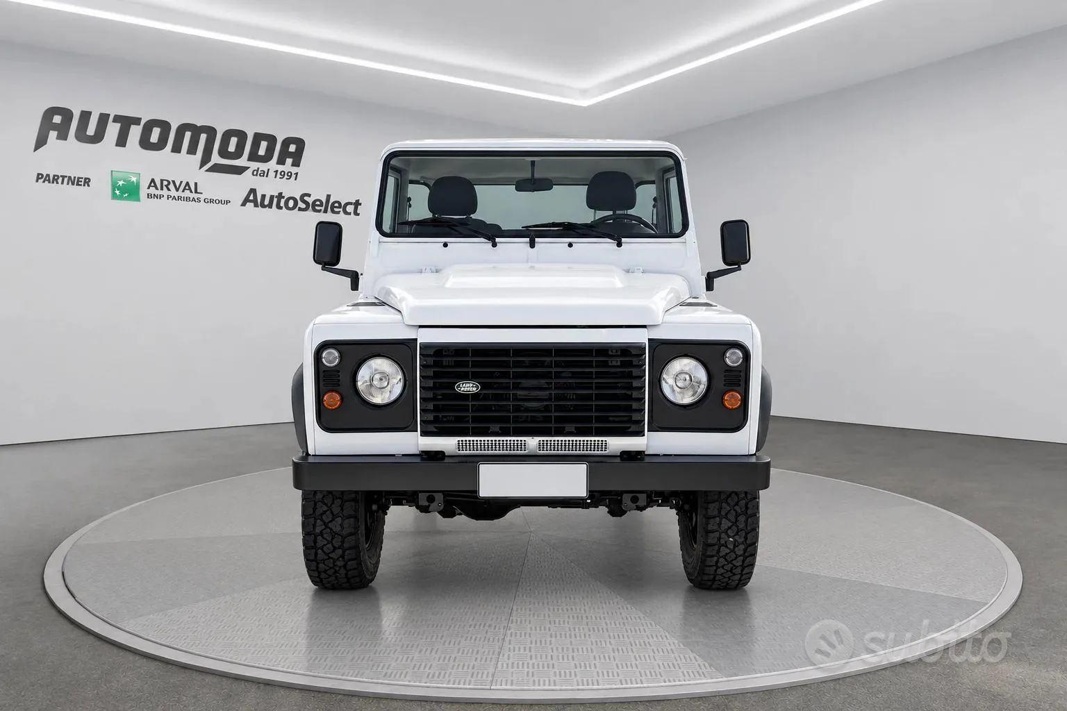 Land Rover Defender 2012 photo 2