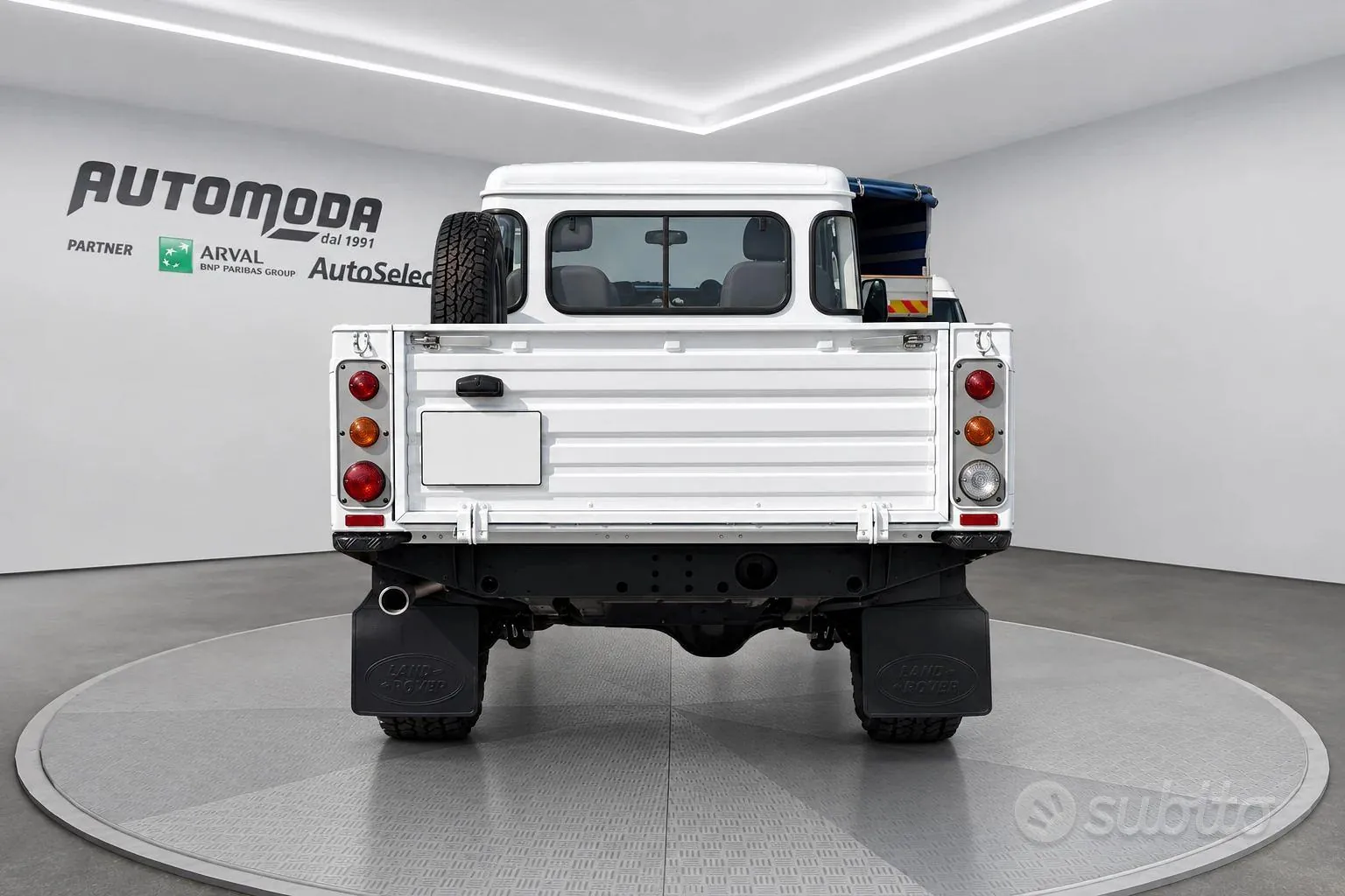 Land Rover Defender 2012 photo 5
