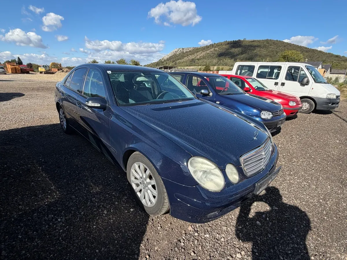 Mercedes-Benz E-Class 2005 photo 3