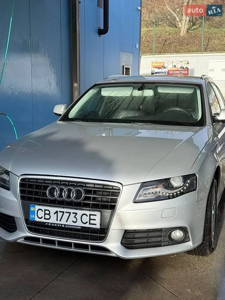 Audi A4 2010 photo 2
