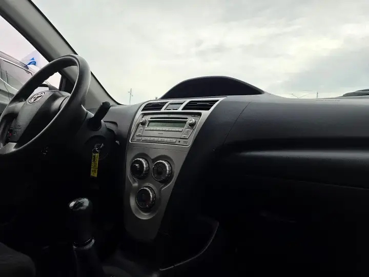 Toyota Yaris 2010 photo 4