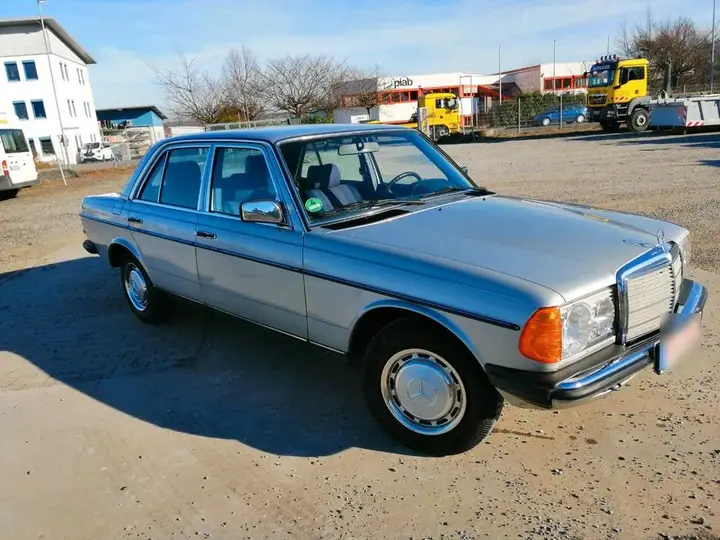 Mercedes-Benz W123