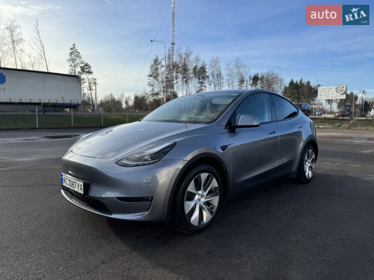 Tesla Model Y 2024 photo 2
