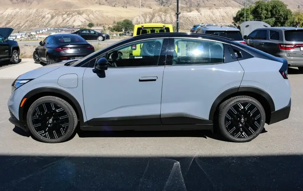 Nissan Leaf 2026 photo 2