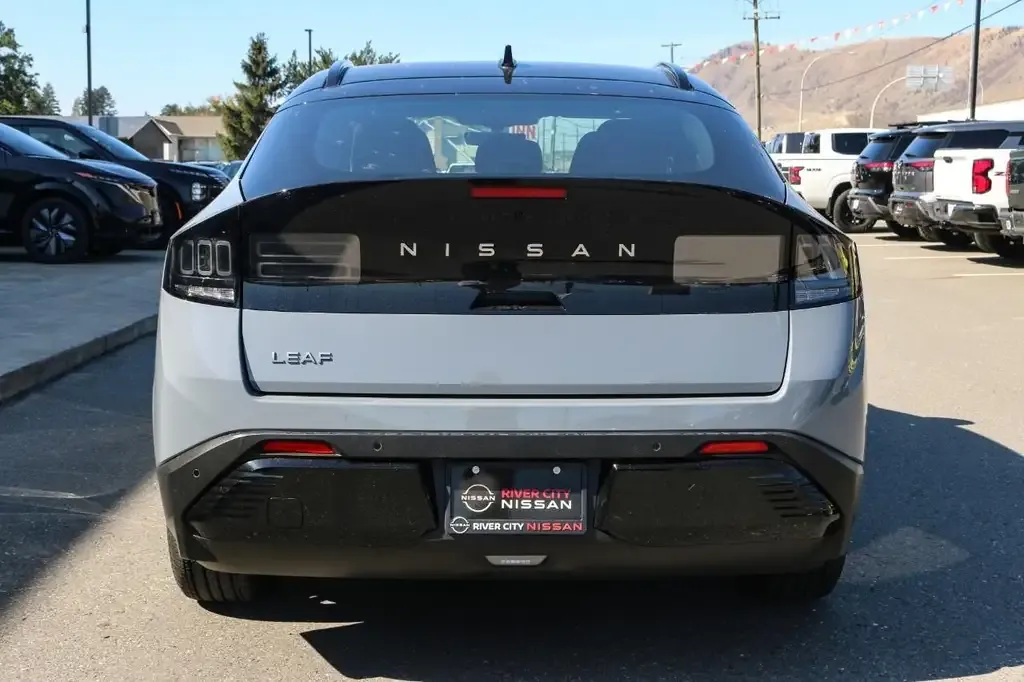 Nissan Leaf 2026 photo 4
