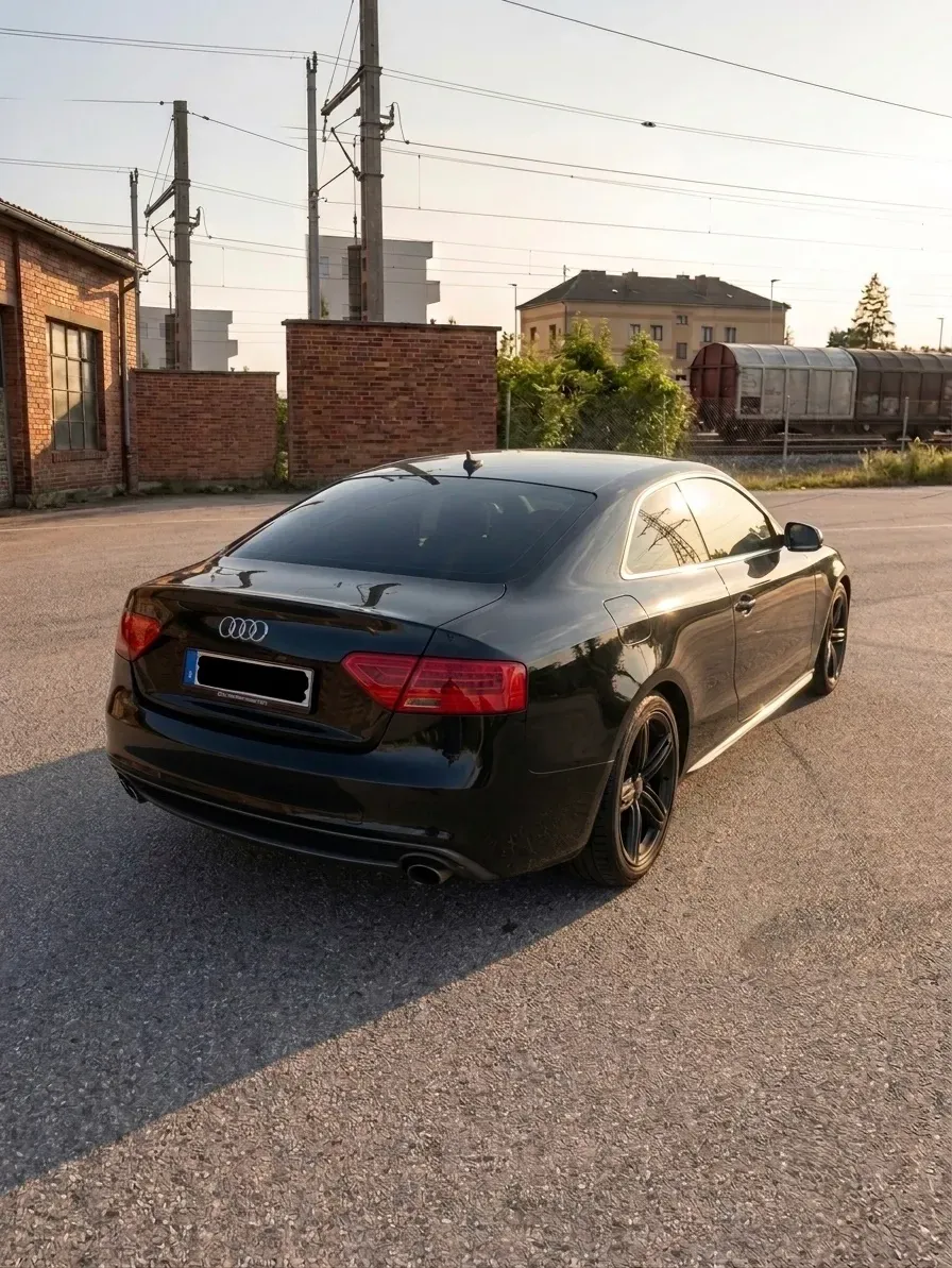 Audi A5 2011 photo 2