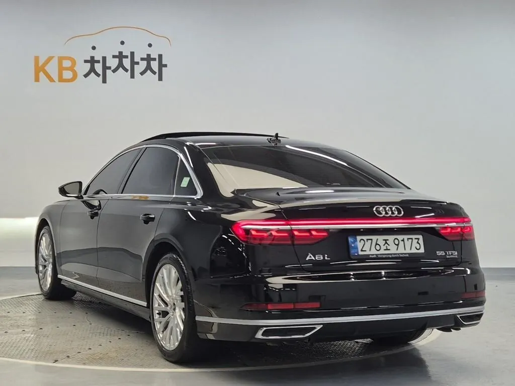 Audi A8 2021 photo 2