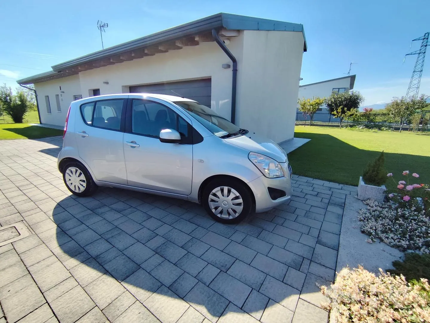 Suzuki Splash 2012 photo 3