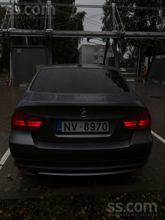 BMW 3 Series 2010 photo 3