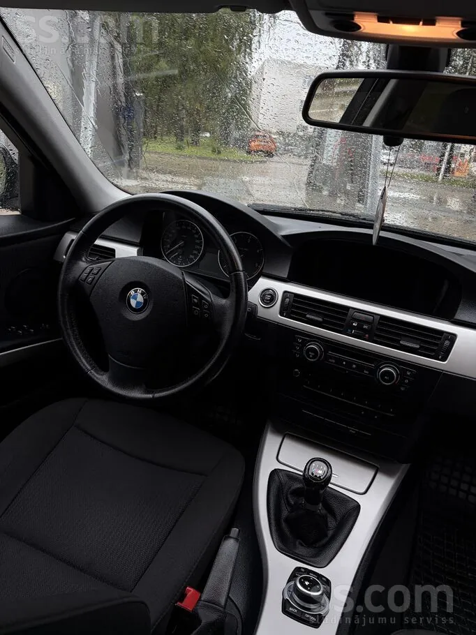 BMW 3 Series 2010 photo 4