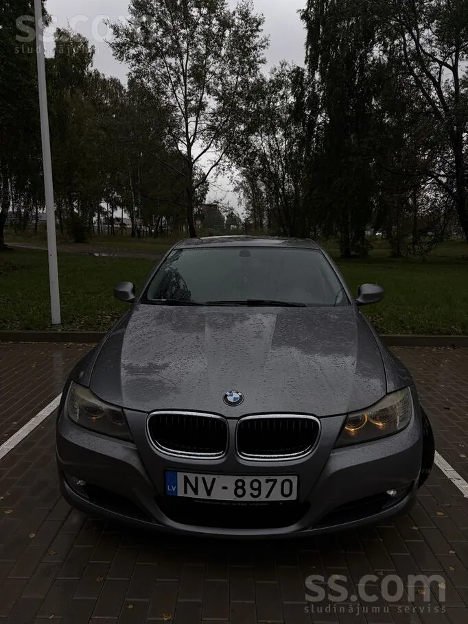 BMW 3 Series 2010 photo 2