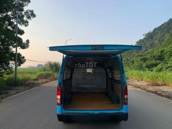 Toyota Hiace 2005 photo 3