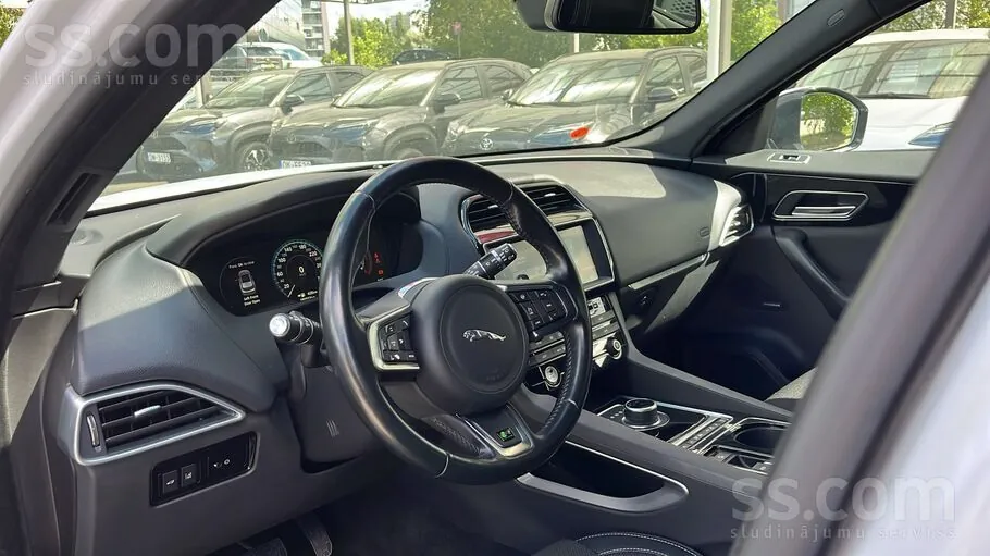Jaguar F-Pace 2016 photo 5