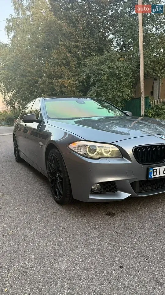 BMW 5 Series 2012 photo 2