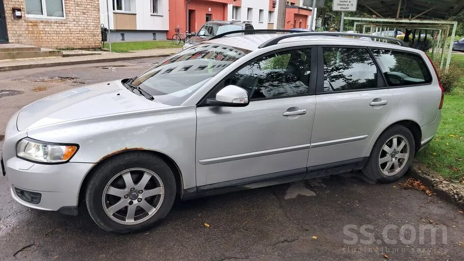 Volvo V50 2010 photo 2