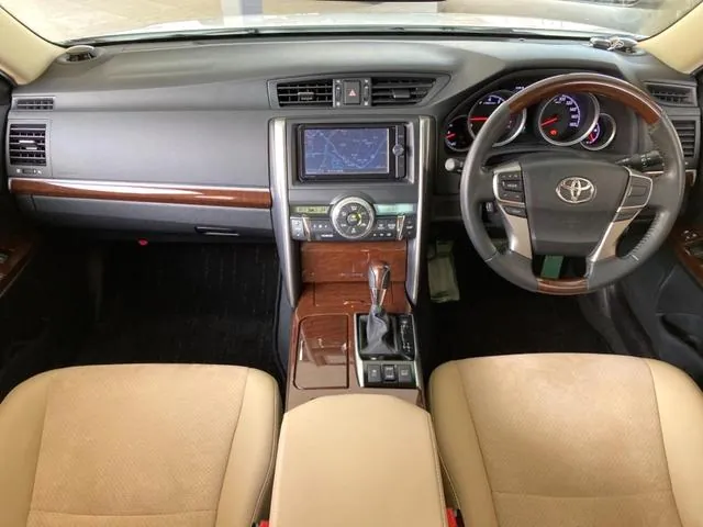 Toyota Mark X 2013 photo 2