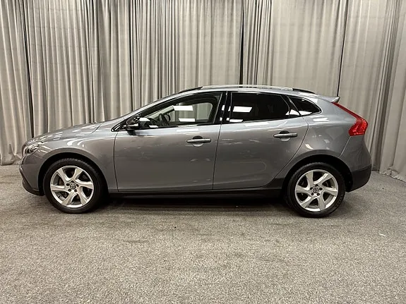 Volvo V40 Cross Country 2016 photo 2