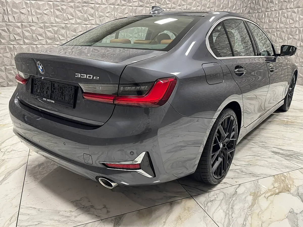 BMW 3 Series 2020 photo 3
