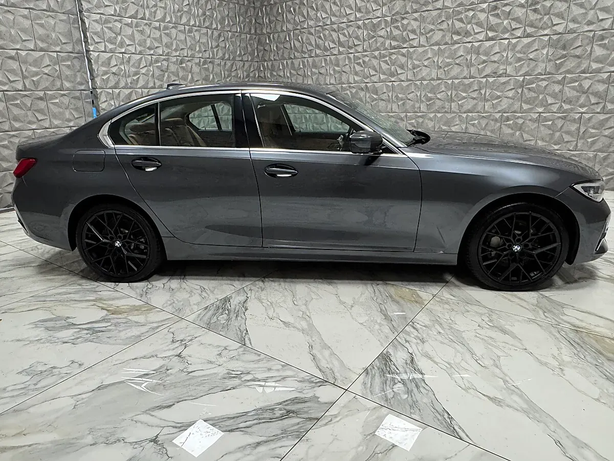 BMW 3 Series 2020 photo 2
