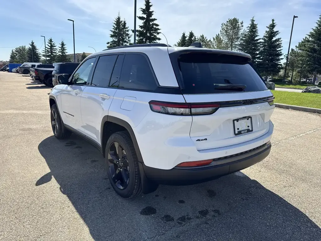 Jeep Grand Cherokee 2026 photo 5
