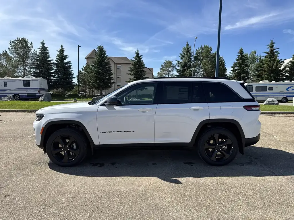 Jeep Grand Cherokee 2026 photo 4