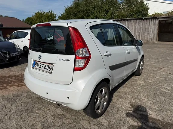 Suzuki Splash 2010 photo 3