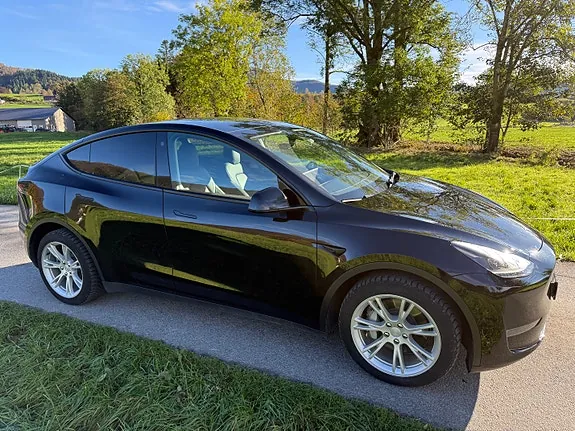Tesla Model Y 2021 photo 2