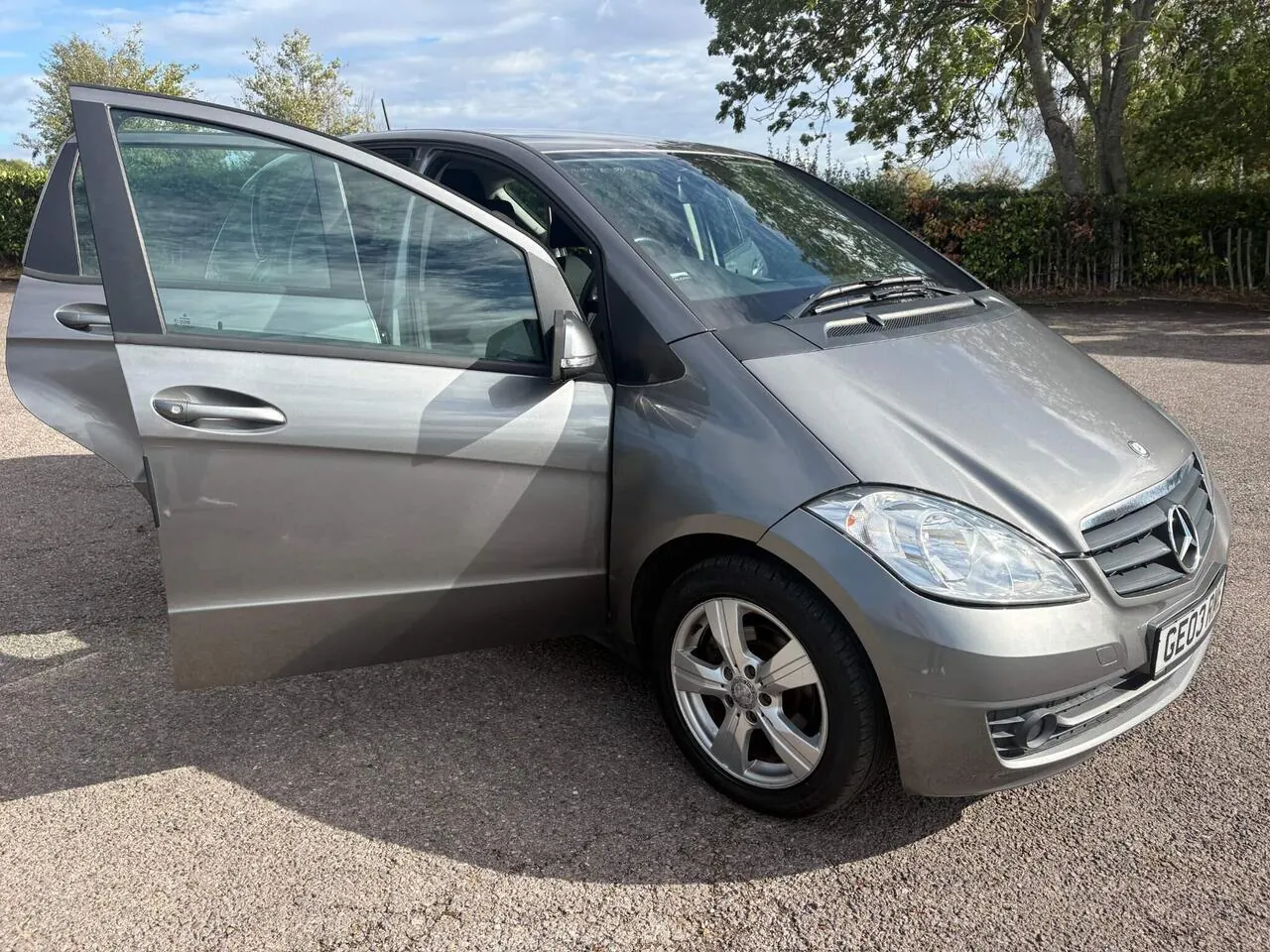 Mercedes-Benz A-Class 2012 photo 2