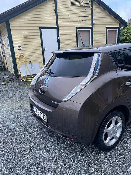 Nissan Leaf 2017 photo 2