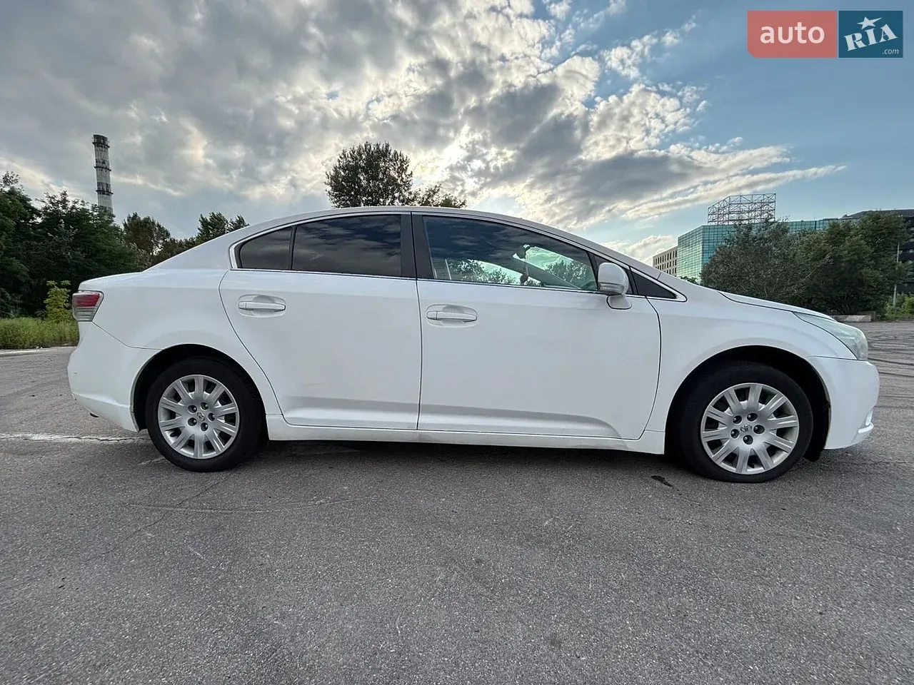 Toyota Avensis 2010 photo 5