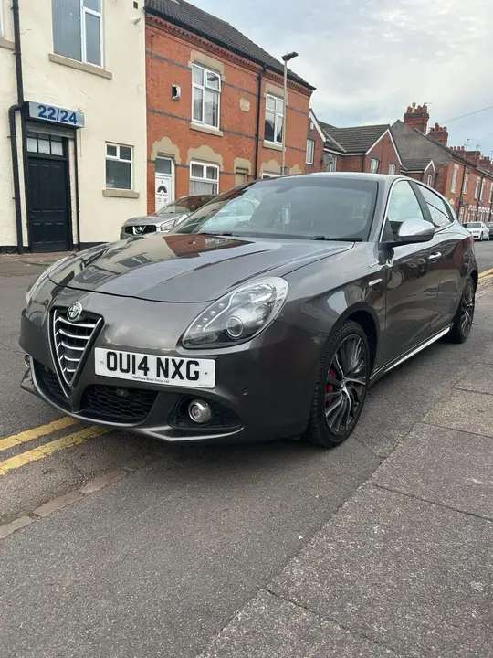 Alfa Romeo Giulietta 2014 photo 2
