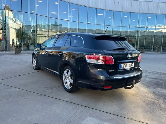 Toyota Avensis 2011 photo 2