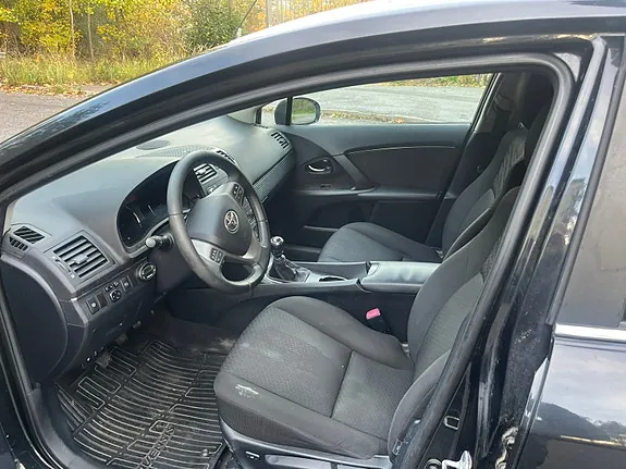 Toyota Avensis 2011 photo 5