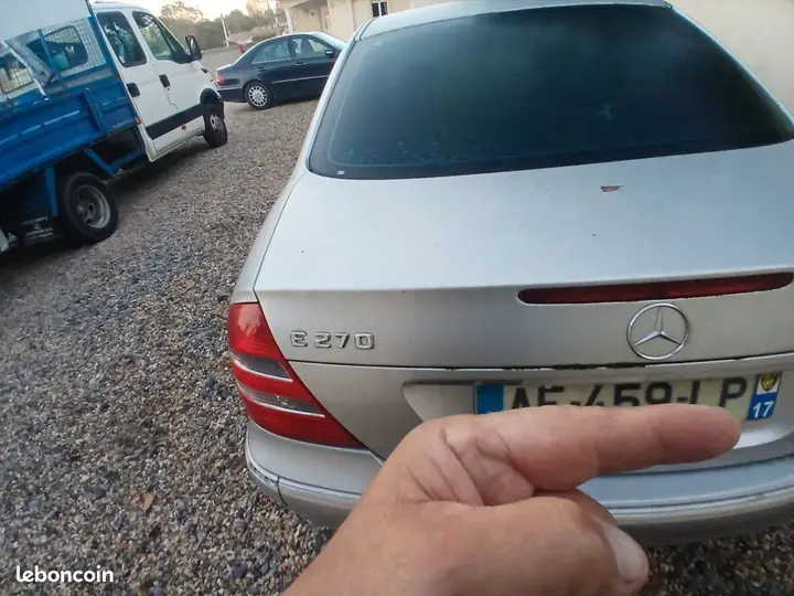 Mercedes-Benz E-Class 2004 photo 2