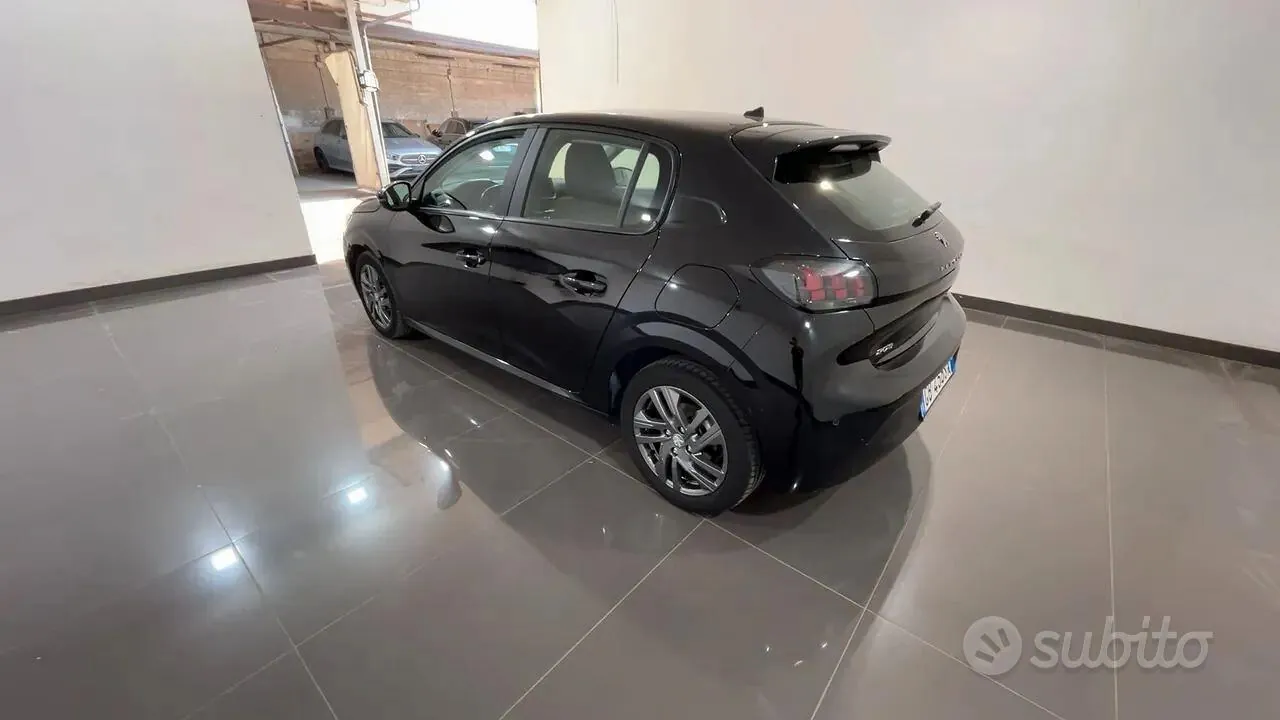 Peugeot 208 2021 photo 3