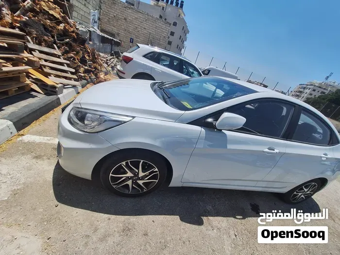 Hyundai Accent 2018 photo 5